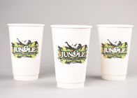 Примите вне изолированные бумажные стаканчики с крышками, устранимым печатанием логотипа чашек эспрессо