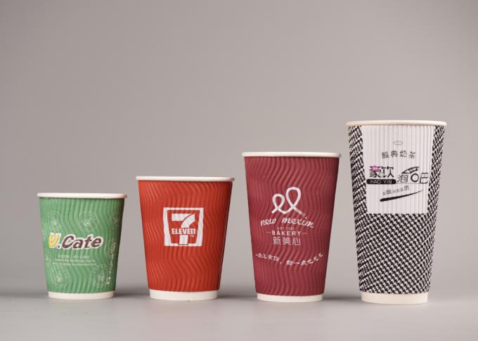 Примите отсутствующими тройными логотипу предохранения от жары стены изолированному чашками изготовленное на заказ печатание